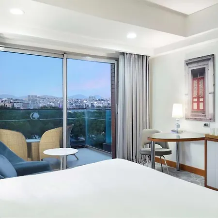 دبل تري باي هيلتون كوساداسي فندق