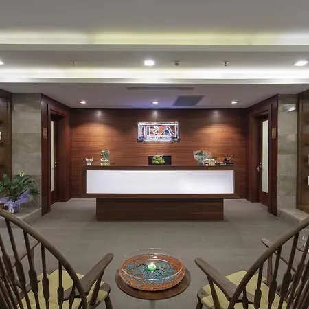 فندق دبل تري باي هيلتون كوساداسي