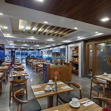 Doubletree By Hilton 호텔 쿠사다시