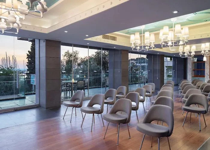 Hotel Doubletree By Hilton Kusadasi